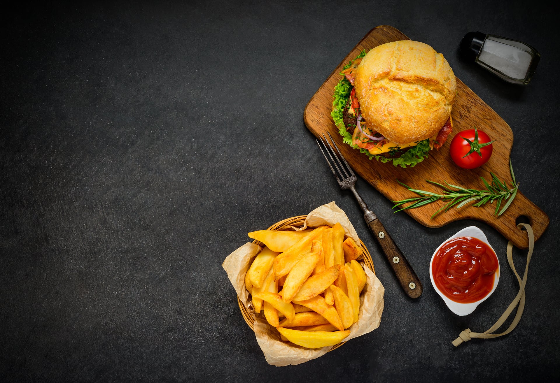 un menu burger frites